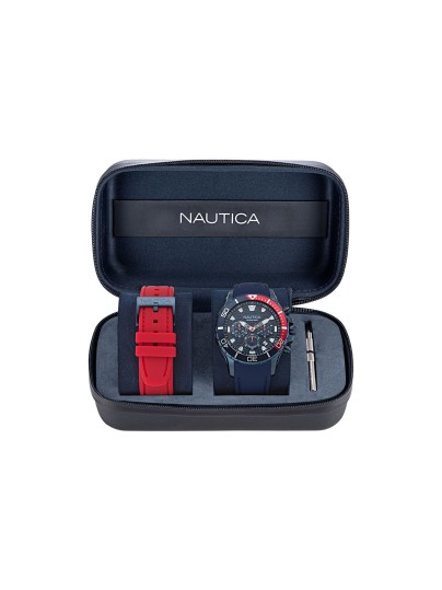 NAPNSS505 NAUTICA BOX SET: teget sportski sat + 2 silikonske narukvice (teget i crvena). Teksturiran brojčanik, hronograf, IP premaz, 100m vodootporan.