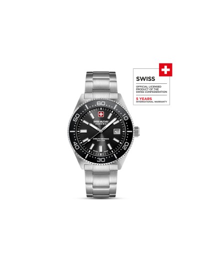 SWISS MILITARY HANOWA NOMAD SMWGH0004903 – Swiss Made muški sportski sat prepoznatljivog vintage dizajna iz 1970-ih. Kućište od nerđajućeg čelika i crni brojčanik sa odgovarajućim prstenom u crnoj boji stvaraju skladan i moderan izgled. Sat poseduje safirno staklo, kvarcni mehanizam Ronda 515 sa funkcijom datuma i vodootpornost do 100 metara – idealan spoj švajcarske preciznosti i muževne elegancije.