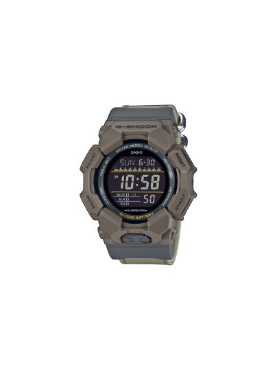 G-SHOCK GD-010CE-5ER – muški sportski sat iz kolekcije G-Shock Classic. digitalni kvarcni mehanizam, izrađen od gumeno kućište sa platnena narukvica. Vodootporan, otporan na udarce i idealan za aktivan stil života.