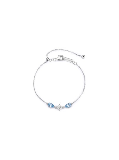 BROSWAY FCL111 – elegantna srebrna ženska narukvica iz kolekcije Fancy Light Blue. Kombinacija belih i svetlo plavih cirkona daje ovom komadu prefinjen sjaj i nežan izgled, dok rodijumska obrada obezbeđuje dugotrajan sjaj i zaštitu.