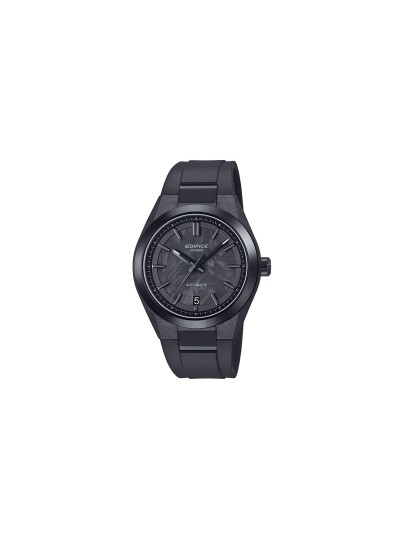 CASIO EDIFICE EFK-100XPB-1AER – bezvremenski muški sat sa automatskim mehanizmom smeštenim u lagano, ali izdržljivo kućište od kovanih karbonskih vlakana. Brojčanik inspirisan auto-industrijom sa karbonskim uzorkom i podignutim markerima. Providna poleđina kućišta otkriva precizni mehanički rad, dok crna gumena narukvica sa sigurnosnom kopčom donosi udobnost i stil. Safirno staklo otporno na grebanje i vodootpornost do 100m za svakodnevne izazove.
