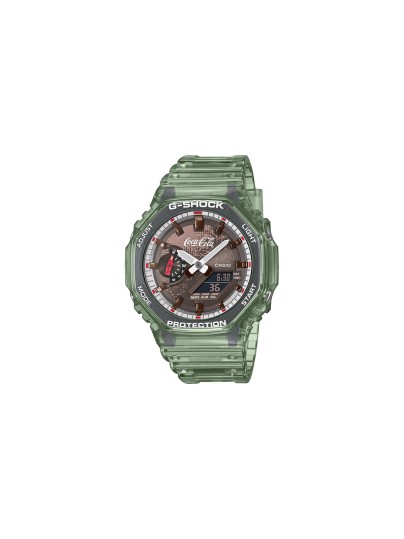 G-SHOCK GA-2100CC-3AER sat iz Coca-Cola saradnje sa karbonskim kućištem i vodootpornošću 200 m. Analogno-digitalni prikaz i moderan dizajn.